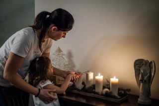 Třetí adventní neděle je tu a s ní na našem svícnu září už tři svíčky. 🕯️🕯️🕯️ Tahle neděle je často nazývána růžovou...